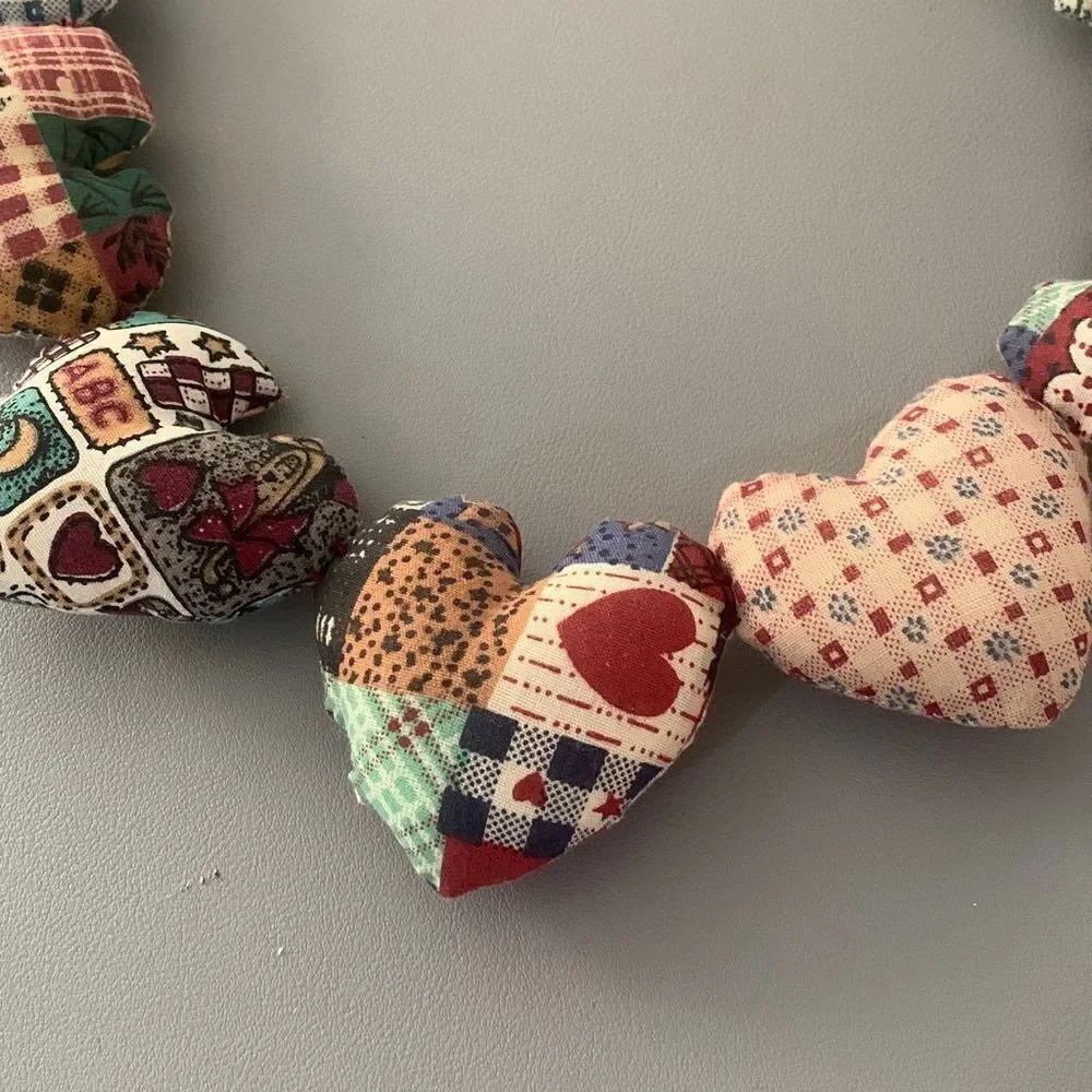 Puffed Heart Garland - Picture 2 of 4